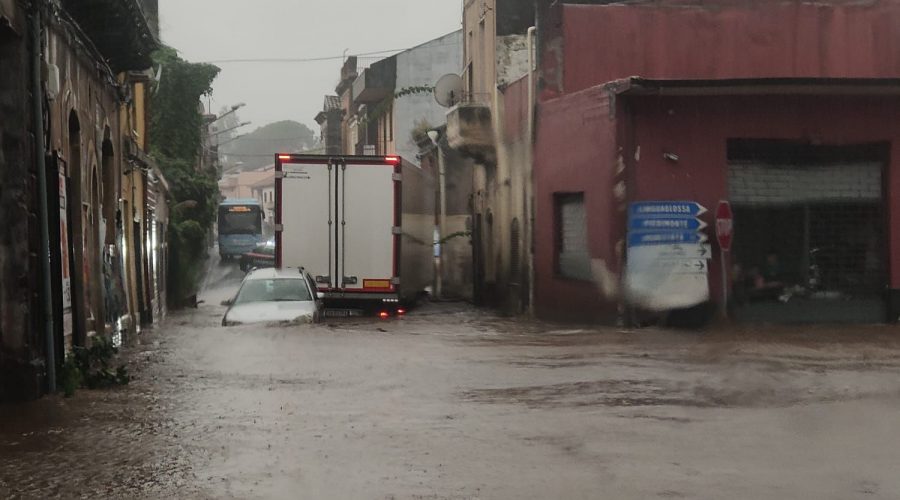 Maltempo, flagellato comprensorio Giarrese. Allagamenti sulla A18. Scuole chiuse in diversi Comuni VIDEO