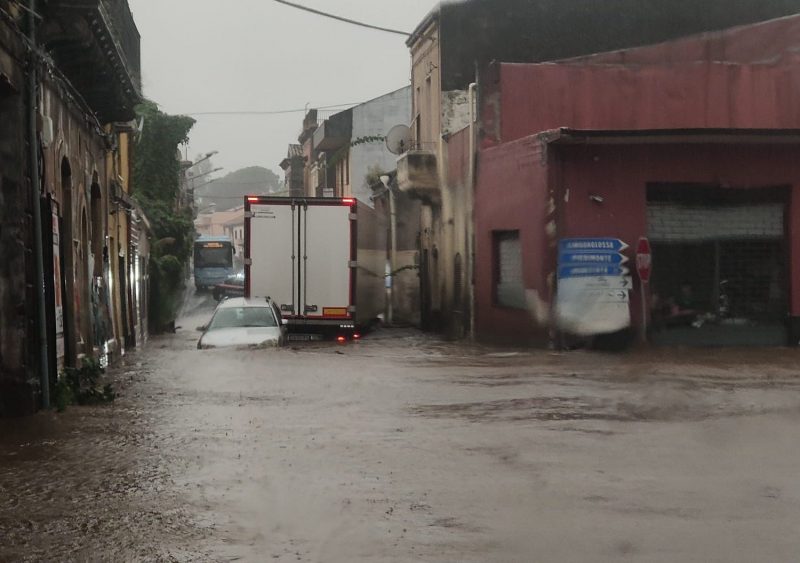 Maltempo, flagellato comprensorio Giarrese. Allagamenti sulla A18. Scuole chiuse in diversi Comuni VIDEO