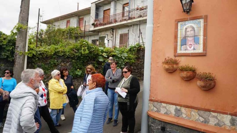 Puntalazzo, successo per la presentazione del libro: “Scopriamo gli altarini – le edicole votive di Puntalazzo e Montargano”