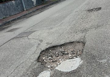 Giarre: via Ugo Foscolo e via Montale paragonabili ad un campo da golf. In attesa che il Comune intervenga