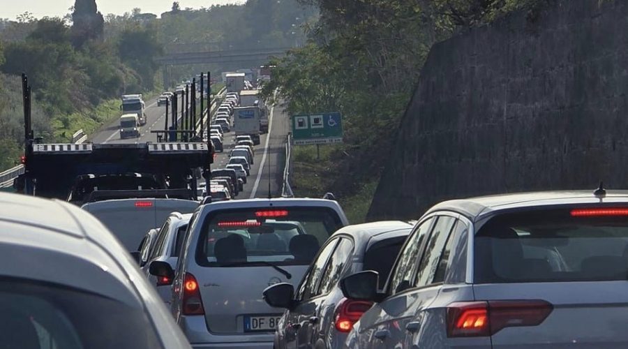 Autostrada A18: scontro bus-tir tra Acireale e Catania. Lunghe code