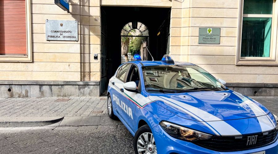 Acireale, guida uno scooter rubato a Taormina: denunciato 19enne