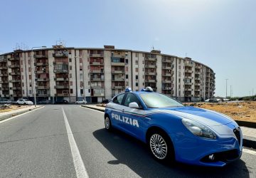 Cocaina e marijuana in tasca, arrestato spacciatore di 24 anni