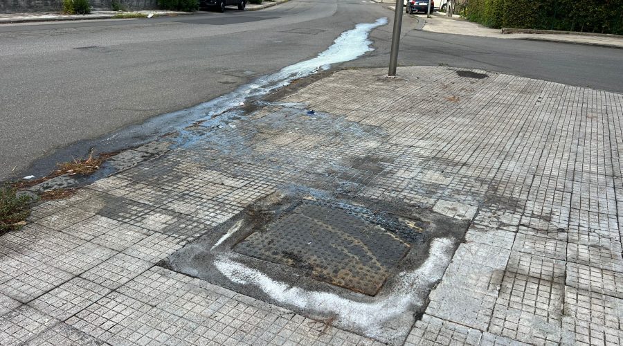 Giarre: reflui fognari invadono le strade del quartiere Satellite. Protestano i residenti