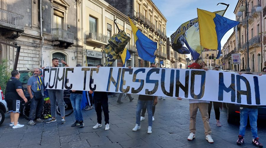 Una Giarre commossa saluta il “presidentissimo” Nello Guglielmino