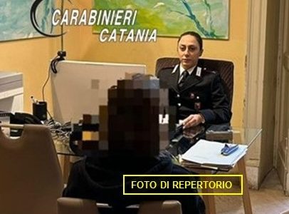 Pubblica foto della ex nuda e minaccia lei ed i suoi figli: arrestato 36enne