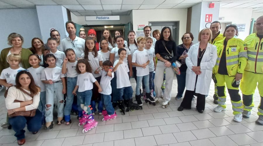 Ospedale di Acireale, consegna regali ai bambini ricoverati ai bambini del reparto di pediatria e neuropsichiatra infantile