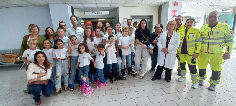 Ospedale di Acireale, consegna regali ai bambini ricoverati ai bambini del reparto di pediatria e neuropsichiatra infantile