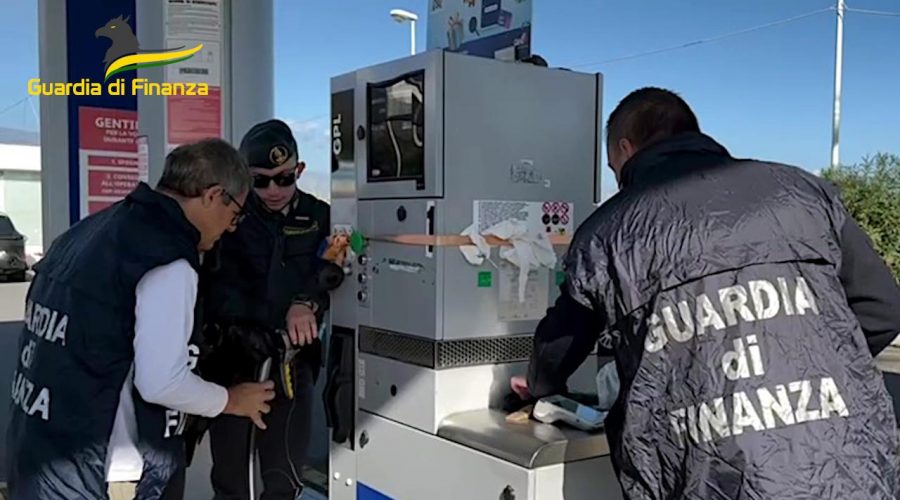 Acireale, sequestrato impianto di distribuzione GPL di stazione di rifornimento: effettuava rifornimento a bombole per uso domestico