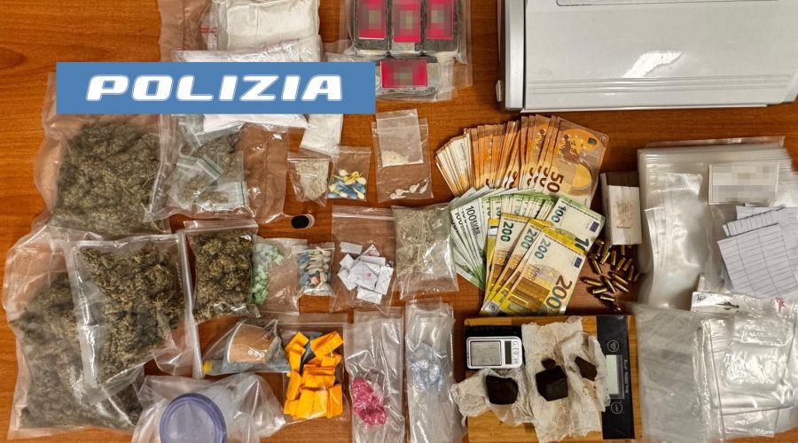 Beccato con 1 kg di droga tra ketamina, hashish, marijuana, cocaina ed ecstasy: arrestato 43enne