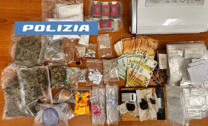 Beccato con 1 kg di droga tra ketamina, hashish, marijuana, cocaina ed ecstasy: arrestato 43enne