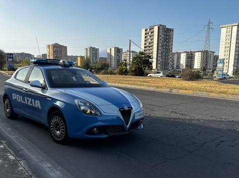 Scoperto un deposito di auto rubate in un garage condominiale a Librino