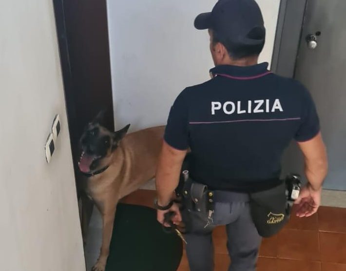 Spaccio tra giovanissimi: arrestato 17enne