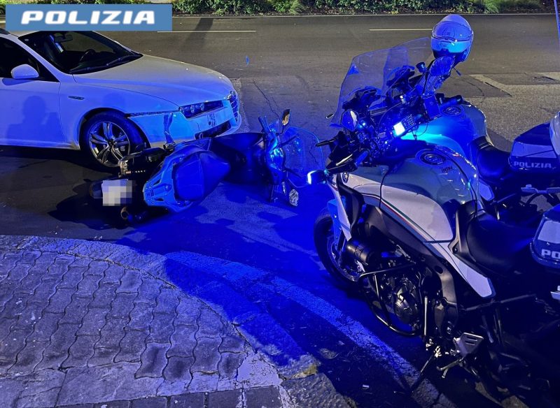 Sullo scooter con il figlio minorenne per sfuggire ai controlli provoca incidente: 37enne arrestato