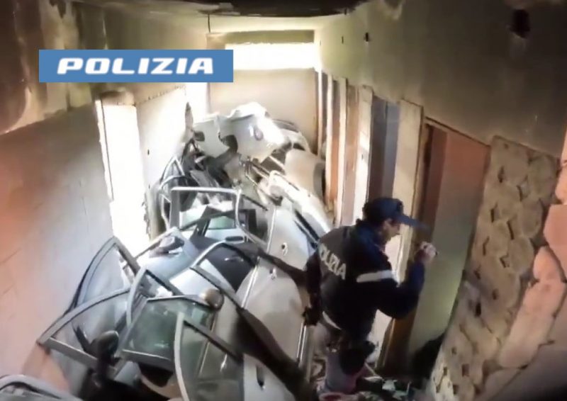 Scovato deposito con pezzi di ricambio di auto rubate per un valore di 250.000 euro VIDEO