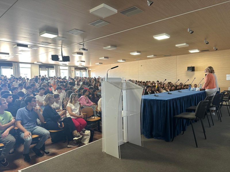 Giarre, la scrittrice Barbara Bellomo ha incontrato gli studenti dell’I.i.s “Leonardo”