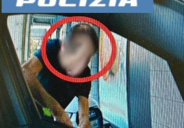 Incastrato da una "dash cam" installata su un veicolo: denunciato per furto un 30enne