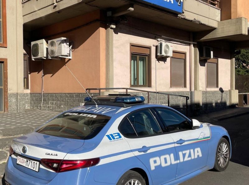 Beccati a rubare nell’abitazione di un anziano deceduto da qualche settimana: arrestati in due