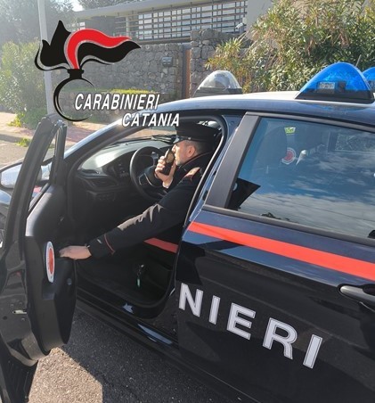 Perseguita l’ex moglie anche davanti ai Carabinieri: arrestato 37enne