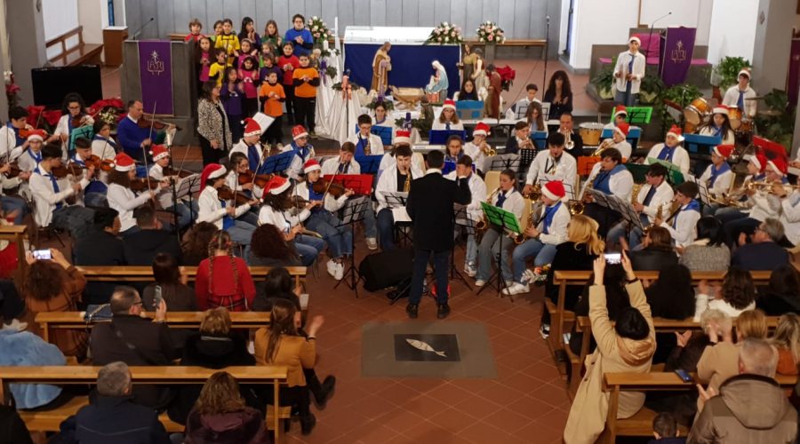 La magia del Natale: successo per il concerto dell’orchestra e del coro dell’I.C. “G.Verga” di Riposto