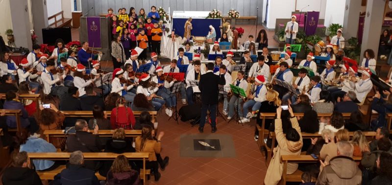 La magia del Natale: successo per il concerto dell’orchestra e del coro dell’I.C. “G.Verga” di Riposto