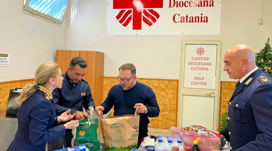 Polizia di Stato dona alimenti, prodotti per l’infanzia e coperte per i senza tetto alla Caritas