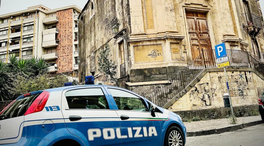 “Singolar tenzone” tra due parcheggiatori abusivi a colpi di bottiglia: un arresto per tentato omicidio