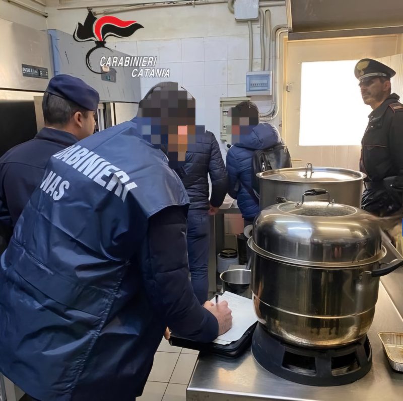 CC e N.A.S. sequestrano quasi 90 kg di prodotti alimentari scaduti o mal conservati. Denunciata proprietaria di un ristorante