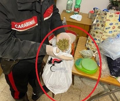 Controlli antidroga: arrestato 49enne. Denunciato 17enne