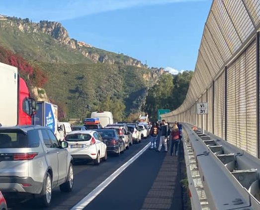 Autostrada A18, incidente nella galleria Sant’Alessio: ferito motociclista di Calatabiano