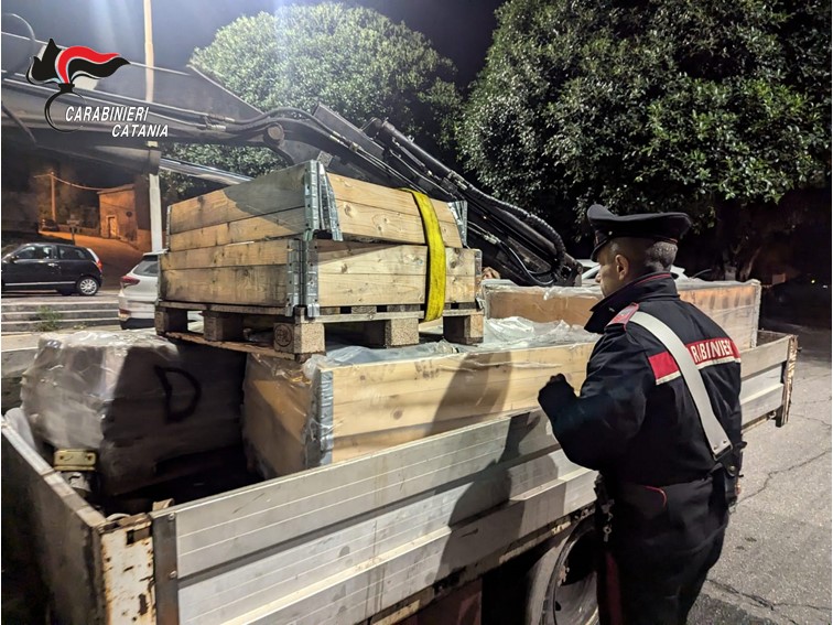 Avevano ripulito il deposito ferroviario della stazione di Acireale: quattro arresti