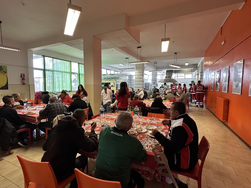 Giarre, pranzo solidale per 80 persone meno abbienti grazie all’I.i.s “Leonardo” sede Mazzei e Croce Rossa