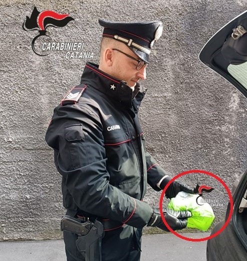 Beccato con la droga in auto: arrestato 35enne incensurato a Zafferana