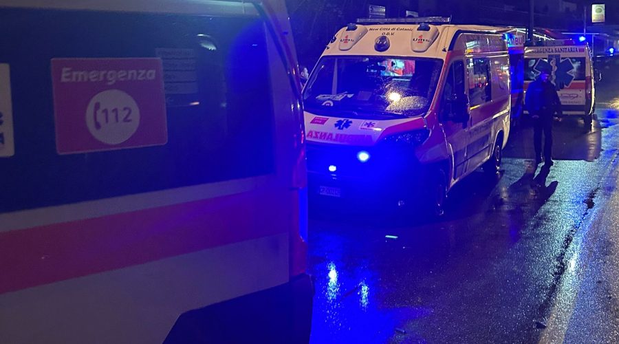 Zafferana Etnea: auto si scontra con un’ambulanza in servizio. Ferito un soccorritore