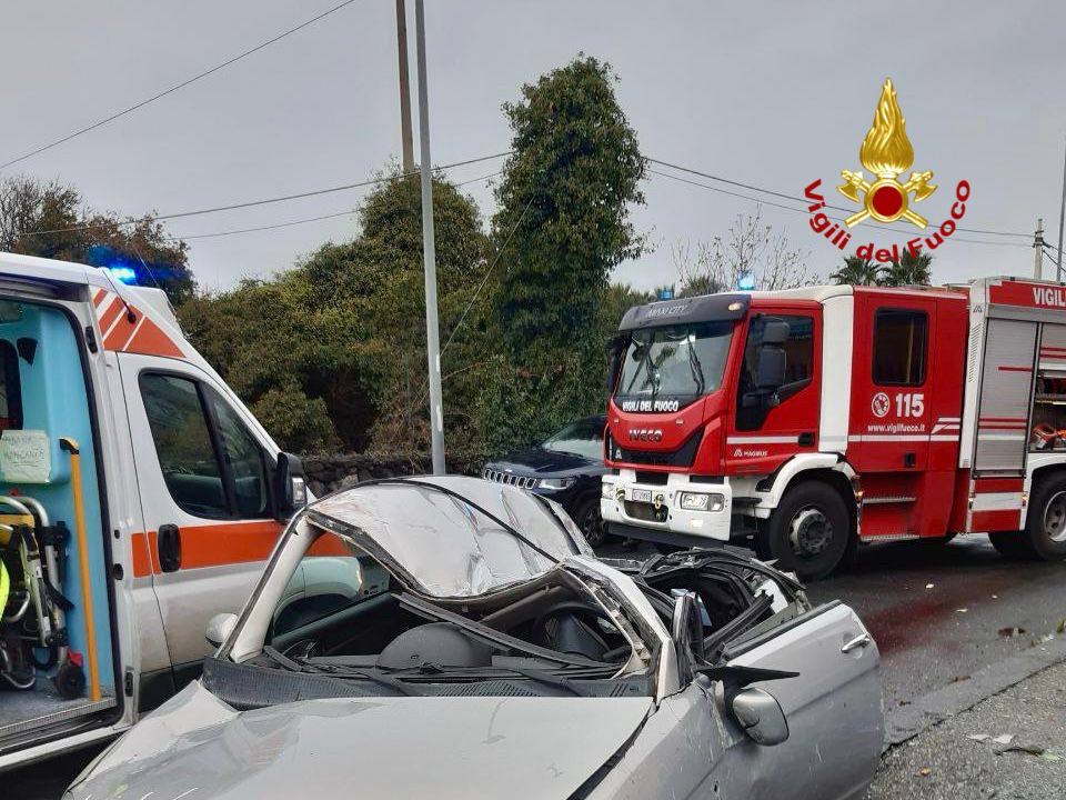 Incidente autonomo sulla circonvallazione di Belpasso: un ferito