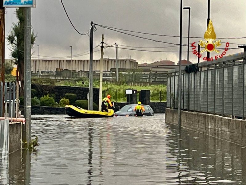 Maltempo, diversi interventi dei vigili del fuoco in provincia di Catania VIDEO