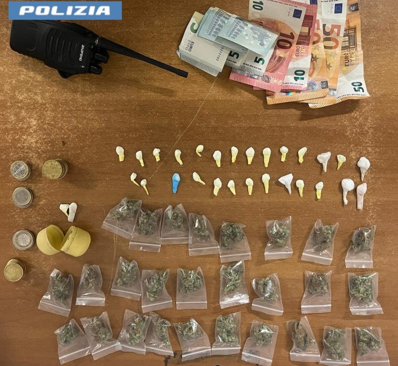 Beccato con oltre 40 dosi addosso: arrestato 24enne