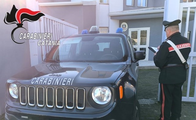 Truffano una donna di Piedimonte Etneo: carabinieri risalgono agli autori. Denunciati in cinque