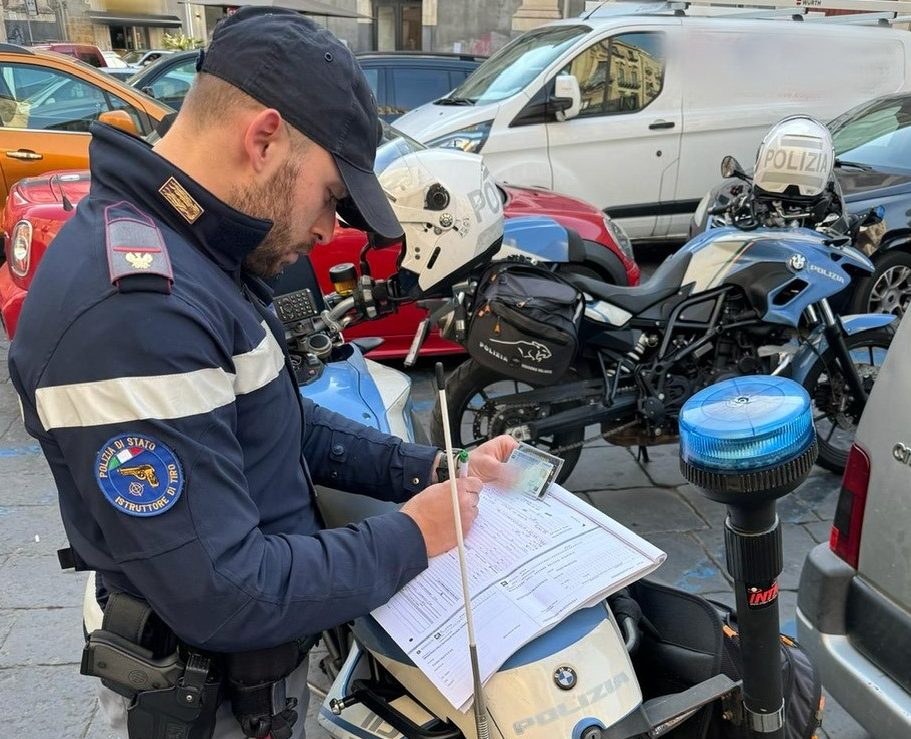 Stretta sui parcheggiatori abusivi: sanzionati in 10 per lo più pregiudicati. Tre i denunciati