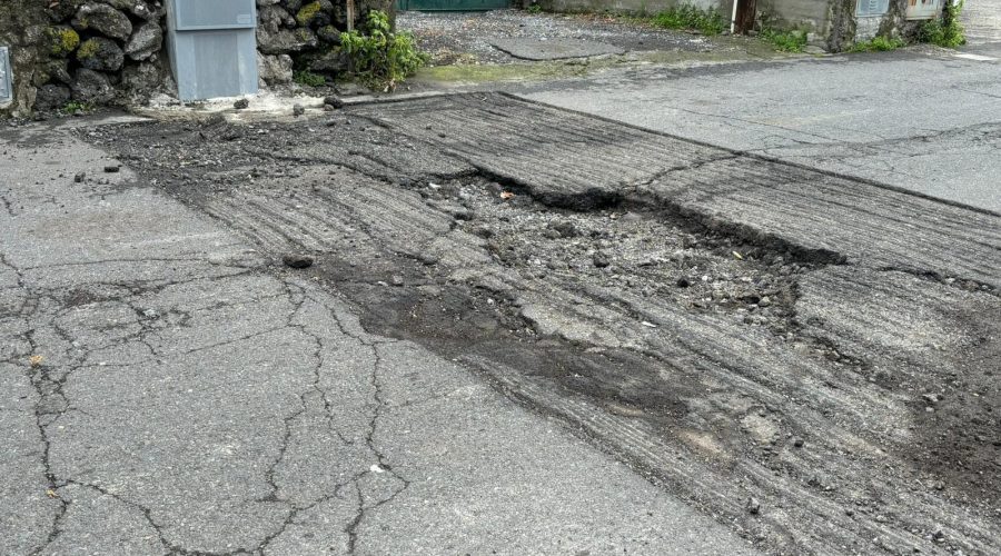 “Buche e terra dell’Etna sulle strade acesi: a rischio il lavoro dei soccorritori”, la denuncia del presidente Seus 118, Castro