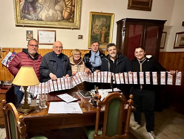 Giarre, consegnati alla Caritas del Duomo i buoni spesa raccolti durante le Officine di Babbo Natale