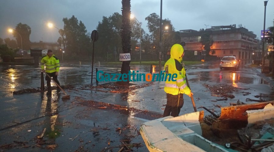 Maltempo, mareggiata sul lungomare tra Riposto e Fiumefreddo. Domani scuole chiuse a Giarre. A Randazzo evacuate 16 persone