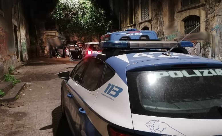 Non paga una partita di droga e viene picchiato a sangue: due arresti