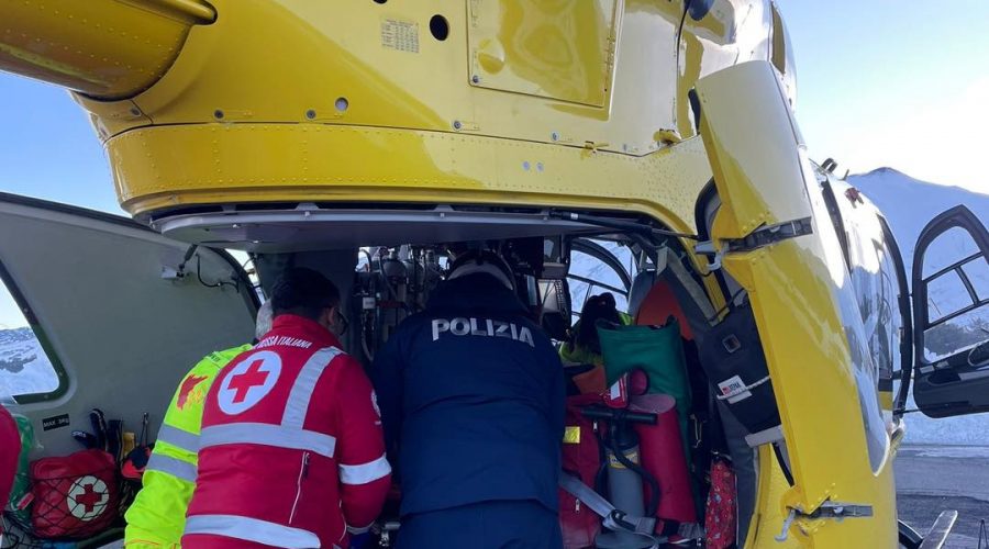 Scontro tra moto e un’auto a Biancavilla. Intervento dell’elisoccorso