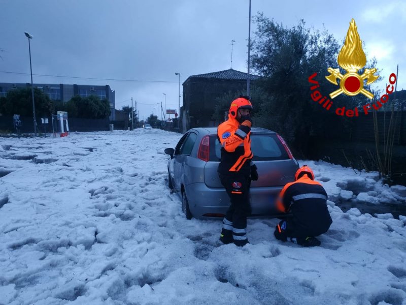 Maltempo: numerosi gli interventi nella notte dei Vigili del Fuoco