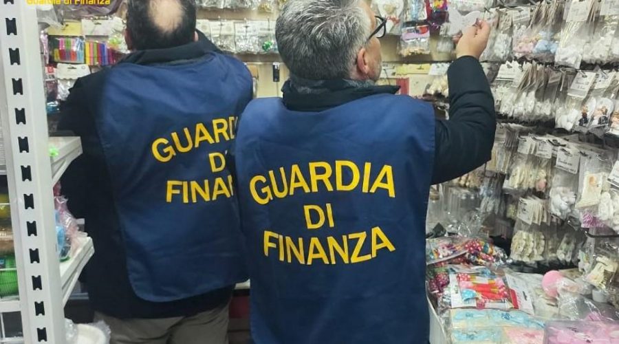 Sequestrati a Fiumefreddo oltre 90.000 prodotti di vario genere non sicuri