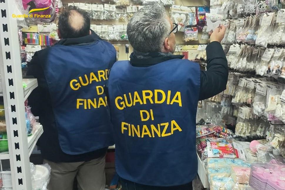 Sequestrati a Fiumefreddo oltre 90.000 prodotti di vario genere non sicuri