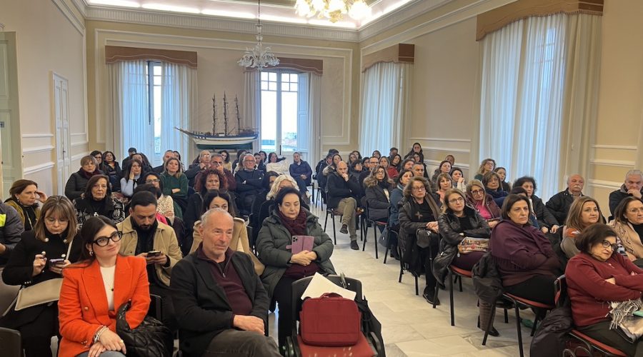 Riposto, ieri assemblea pubblica sulla mensa scolastica. Vasta: “Genitori giustamente preoccupati da polemiche strumentali”