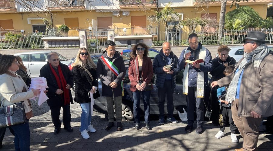 Riposto, inaugurata la panchina rosa simbolo della prevenzione oncologica femminile