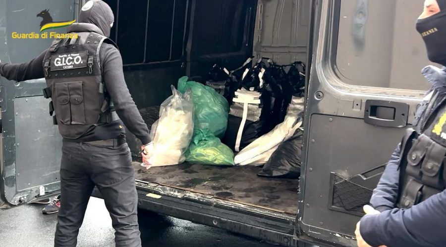 Sequestrati e distrutti oltre 500 kg di cocaina del valore, al dettaglio, di oltre 100 milioni di euro VIDEO